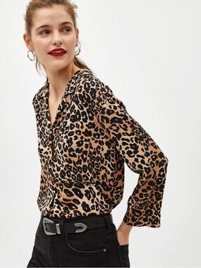 🆕 Bershka Women Spread Collar Long Sleeve Animal Print Blouse 🆕